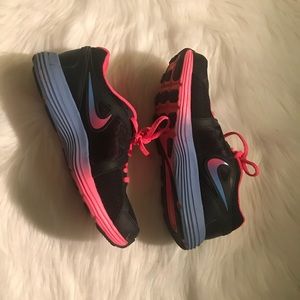 Nike sneakers 👟